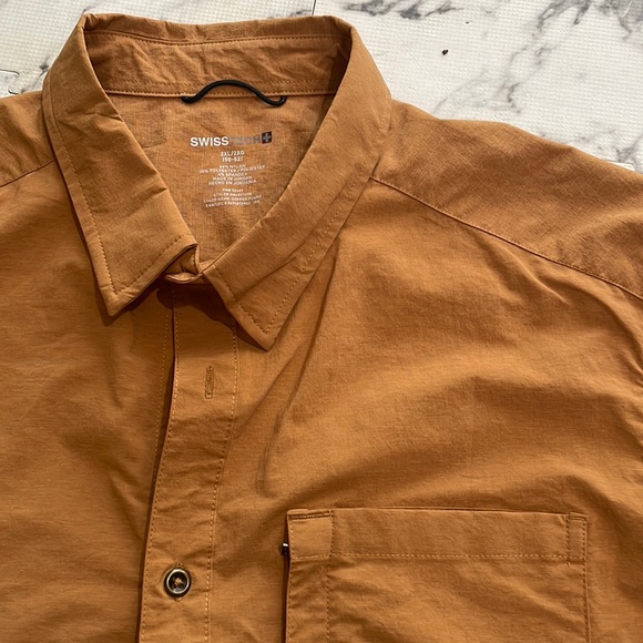 Swiss tech button down - Picture 1 of 4